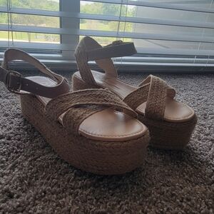 PLATAFORN WEDGE SANDAL